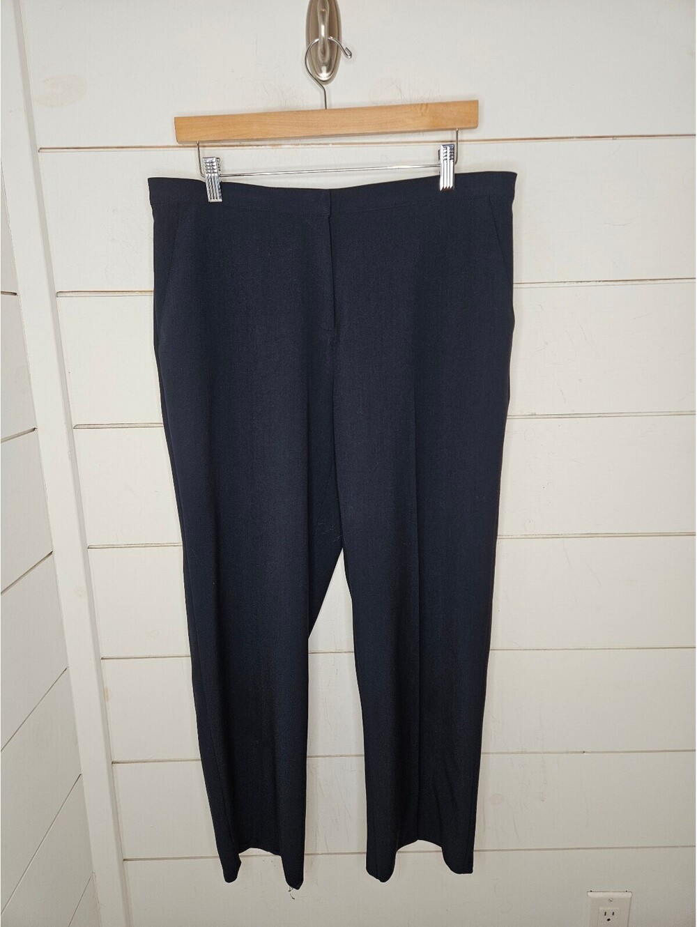 Ruby Rd. size 12 navy blue straight leg cropped pants